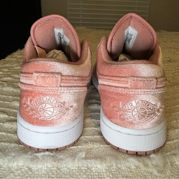 NEW- Air Jordan 1 Low SE Pink Velvet - Picture 6 of 11